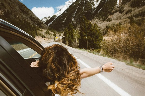 Roadtrips et grossesse : Trucs et astuces pour un voyage confortable